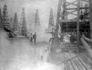 "Sinking well #1"; Spindletop Field, Beaumont, Texas; Source: Library of Congress, Prints and Photographs Division, Washington, D.C.(circa 1901) https://www.loc.gov/pictures/item/2010649509/